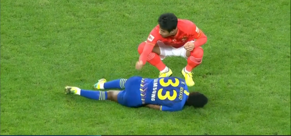 亚冠集结日走向成谜，里昂完成体检，话题不断，更衣室氛围转暖(综文野异能力是妈妈的爱)