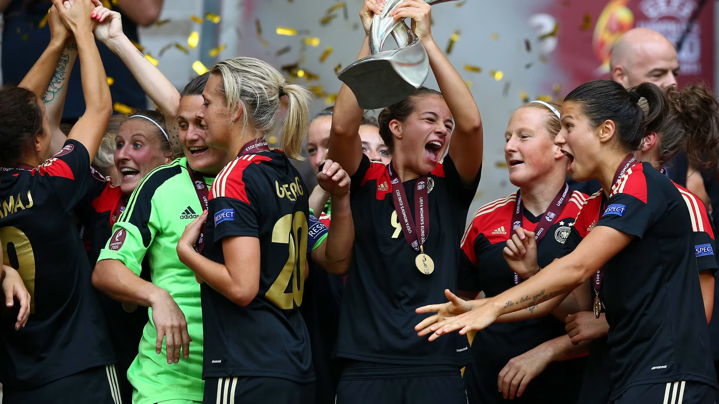 赛地聚焦——德国杯赛前热度飙升;拉齐奥远射贴柱;目标明确;临场指挥获称赞的简单介绍 赛地聚焦——德国杯赛前热度飙升;拉齐奥远射贴柱;目标明确;临场指挥获称赞的简单介绍